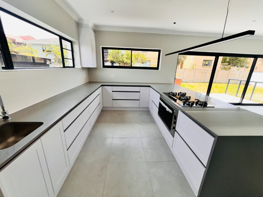 3 Bedroom Property for Sale in Wavecrest Eastern Cape